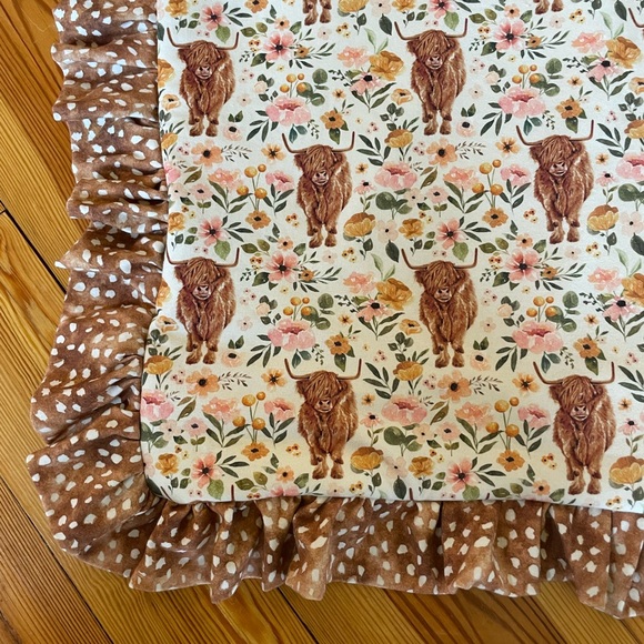 COPY - Highland cow throw with ruffles - Picture 2 of 6